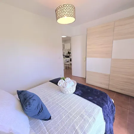 Junto A La Playa Con Jardin Privado- Isla Sol 5909 *