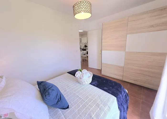 Junto A La Playa Con Jardin Privado- Isla Sol 5909 *